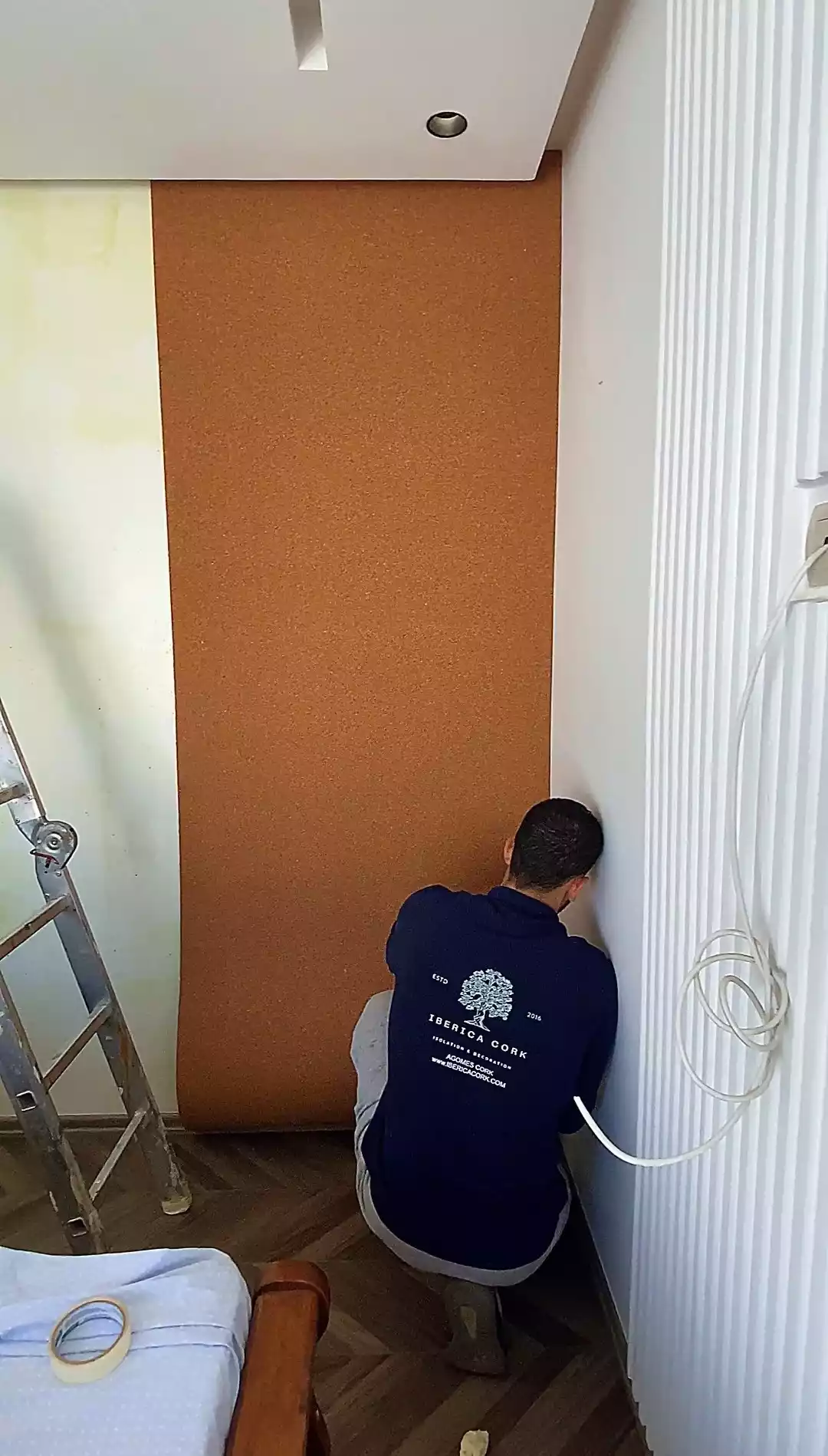 Pose professionnelle de liège naturel pour une isolation thermique et phonique de qualité au Maroc